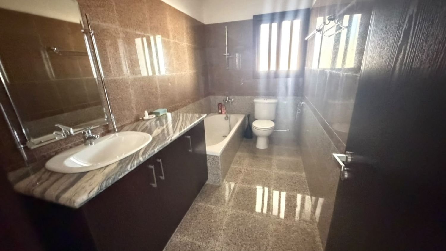 Exclusive 6-Bedroom Villa in Sea Caves