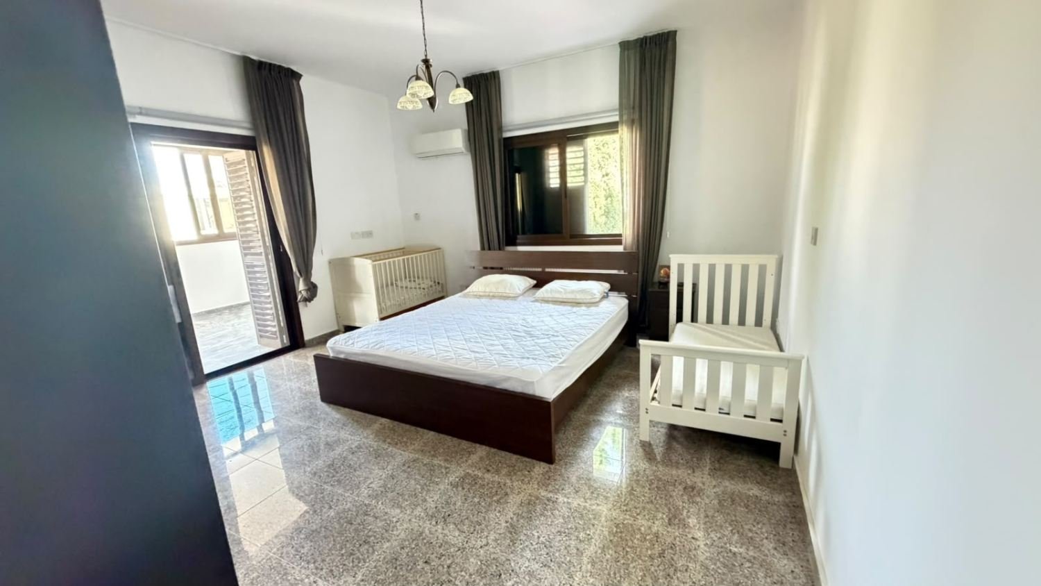 Exclusive 6-Bedroom Villa in Sea Caves