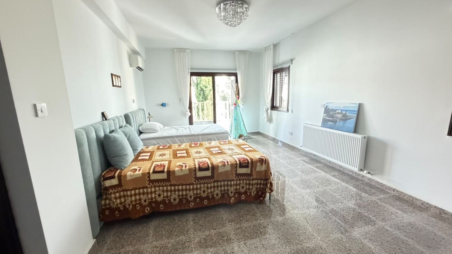 Exclusive 6-Bedroom Villa in Sea Caves