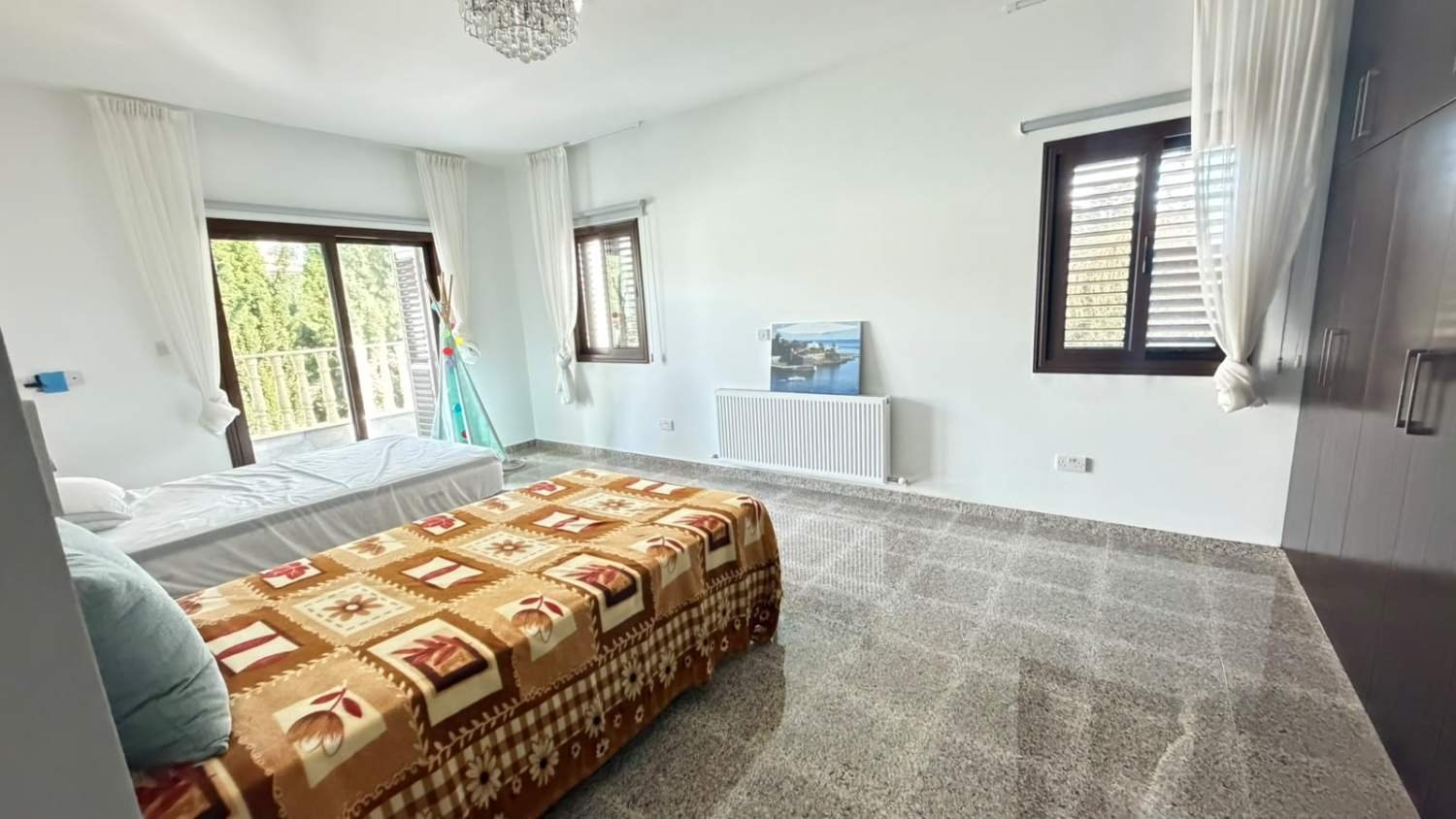 Exclusive 6-Bedroom Villa in Sea Caves