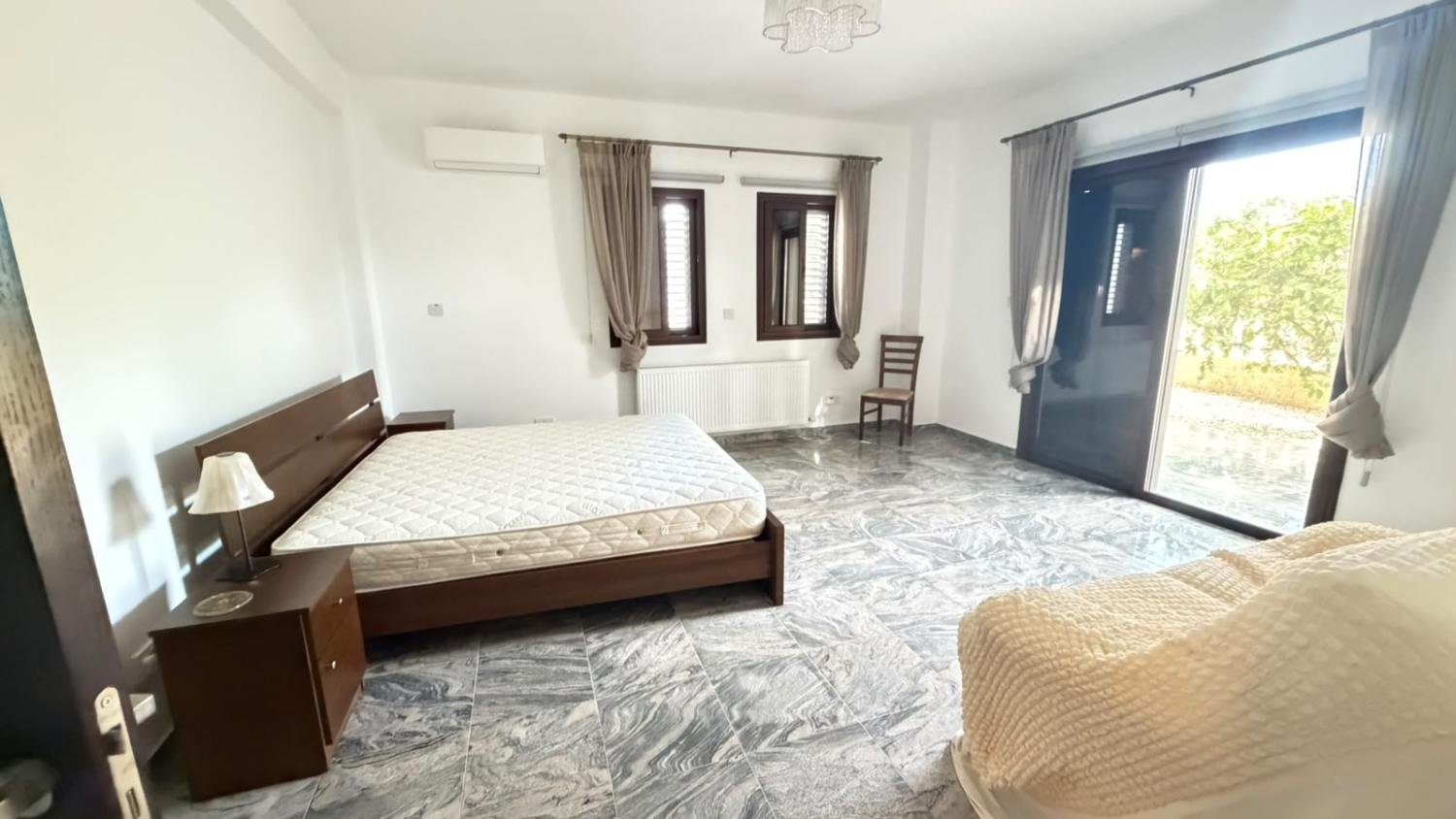 Exclusive 6-Bedroom Villa in Sea Caves