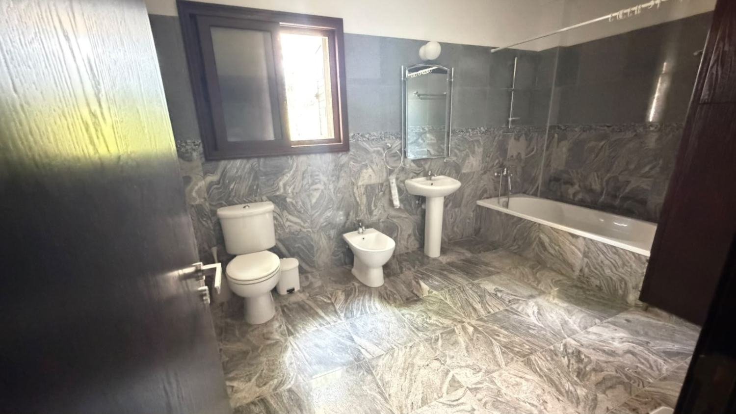 Exclusive 6-Bedroom Villa in Sea Caves