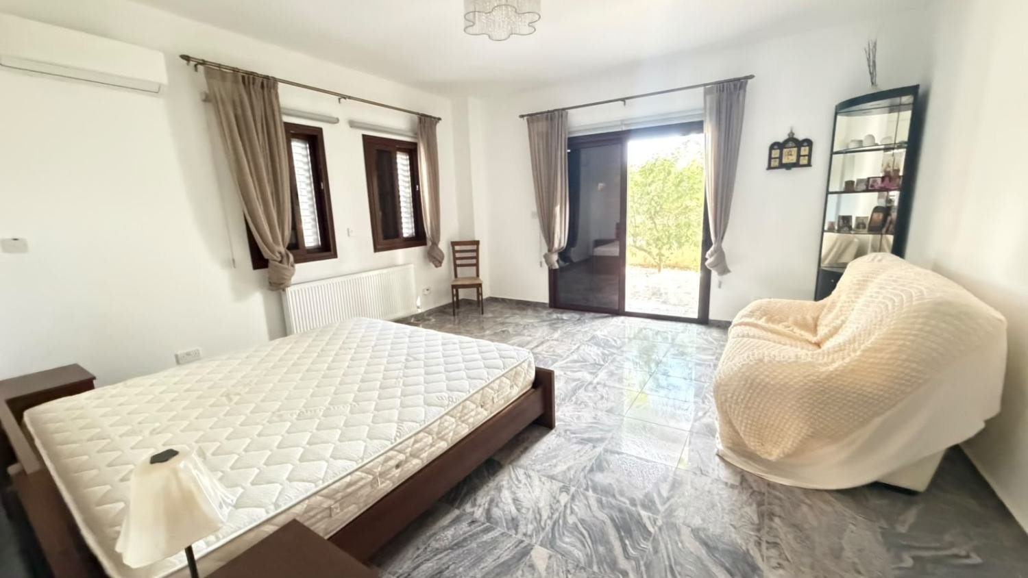 Exclusive 6-Bedroom Villa in Sea Caves
