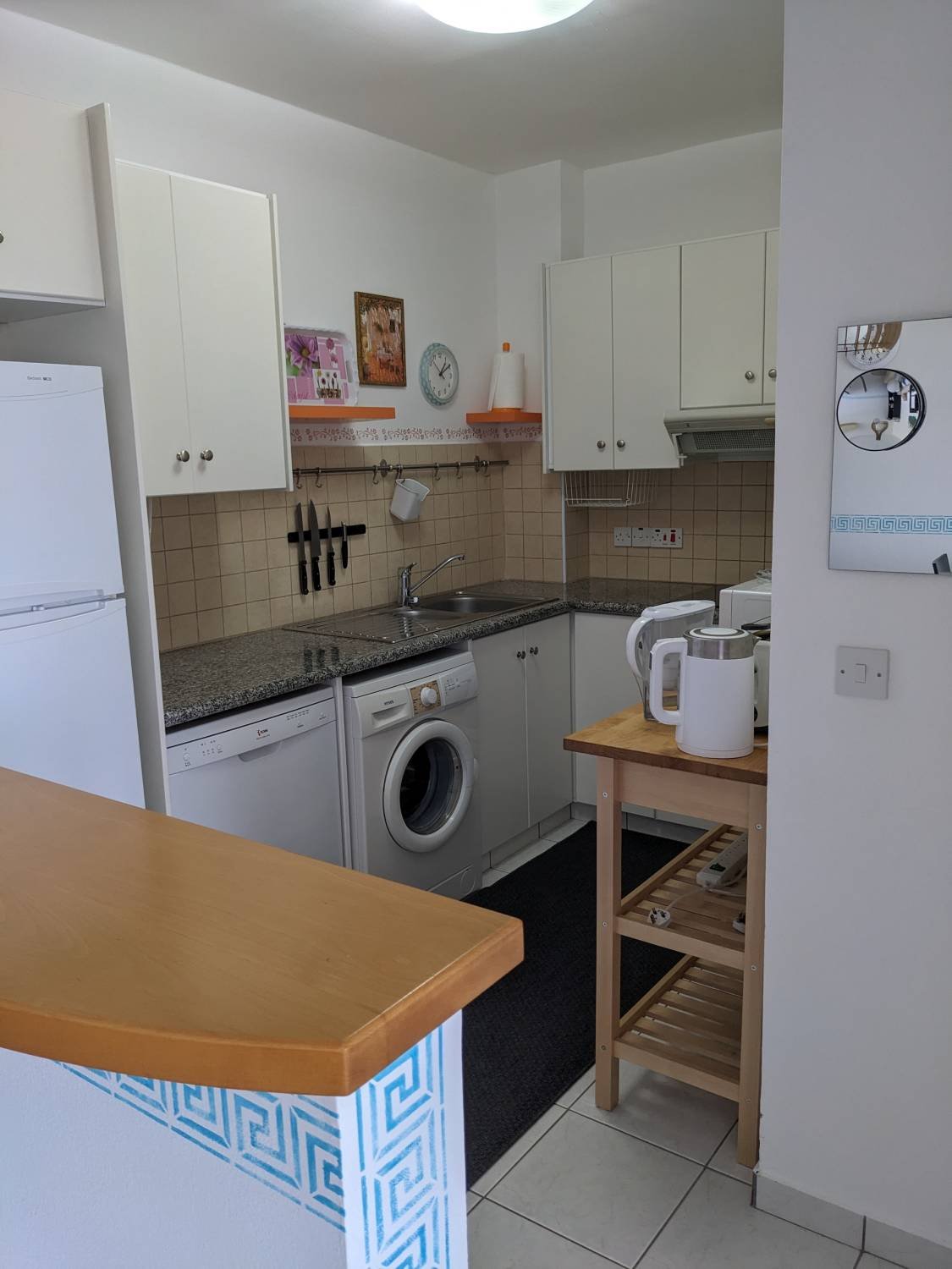 Beautifully Presented One-Bedroom Apartment in Polis Gardens