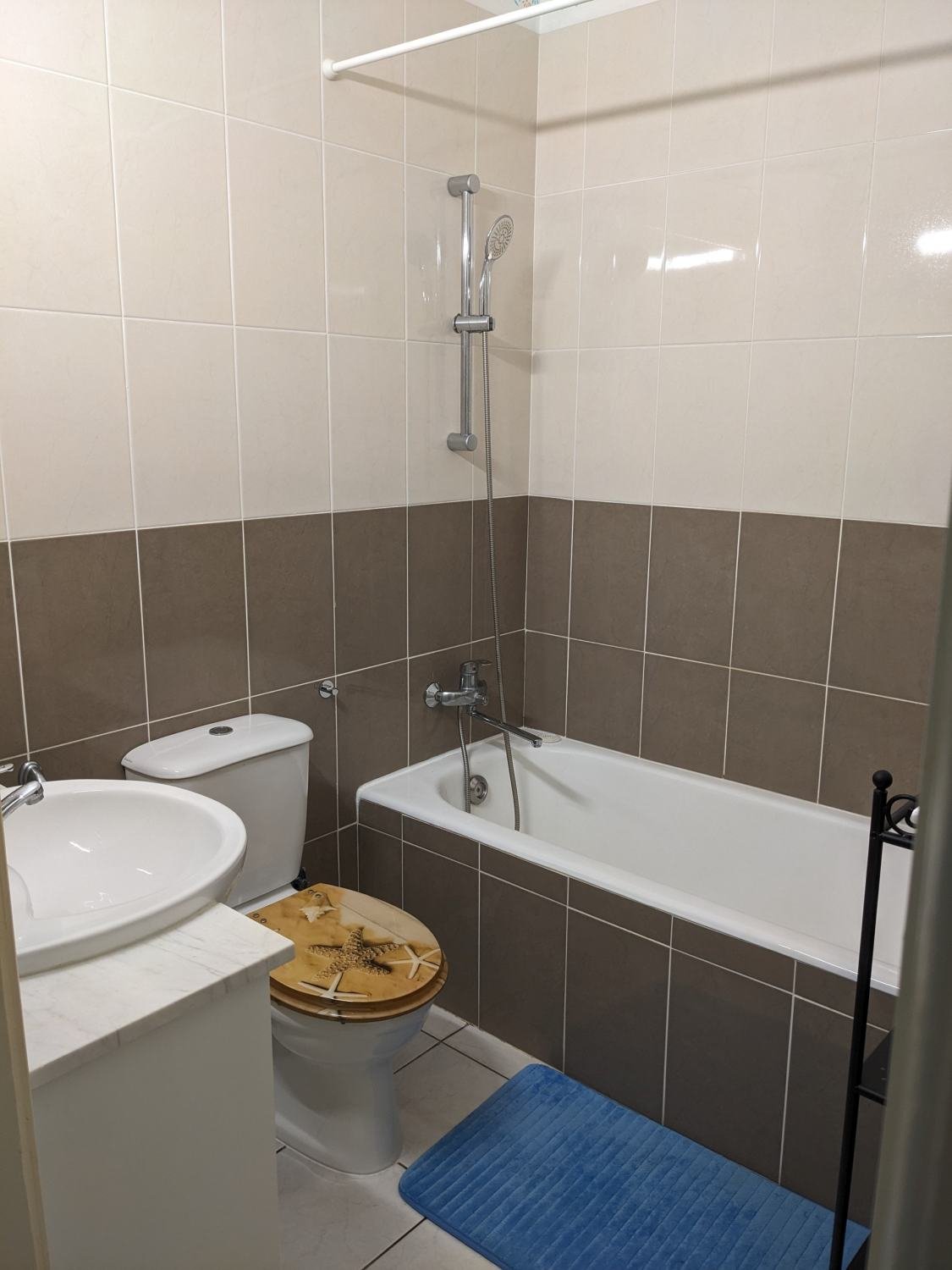 Beautifully Presented One-Bedroom Apartment in Polis Gardens