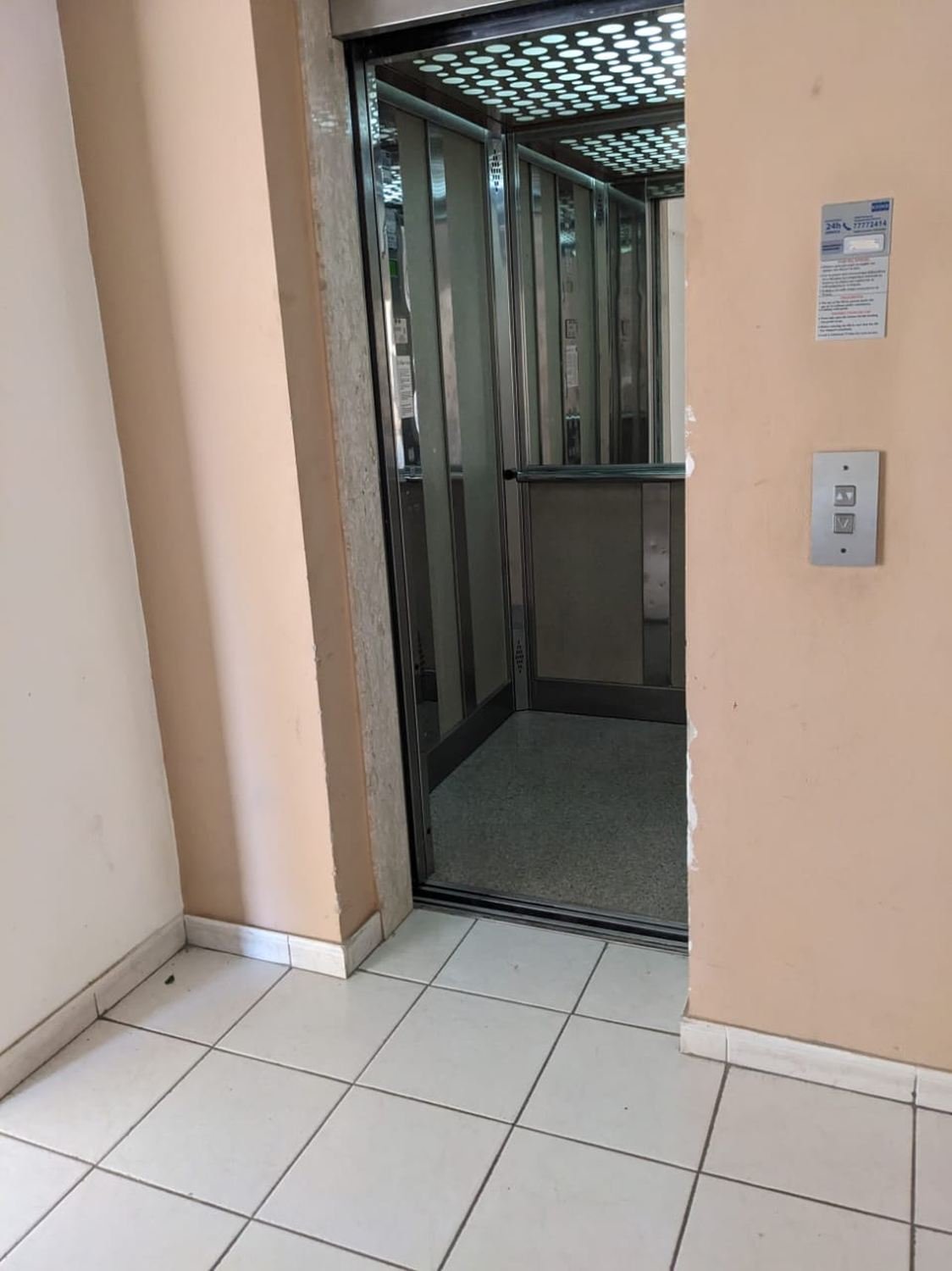 Beautifully Presented One-Bedroom Apartment in Polis Gardens