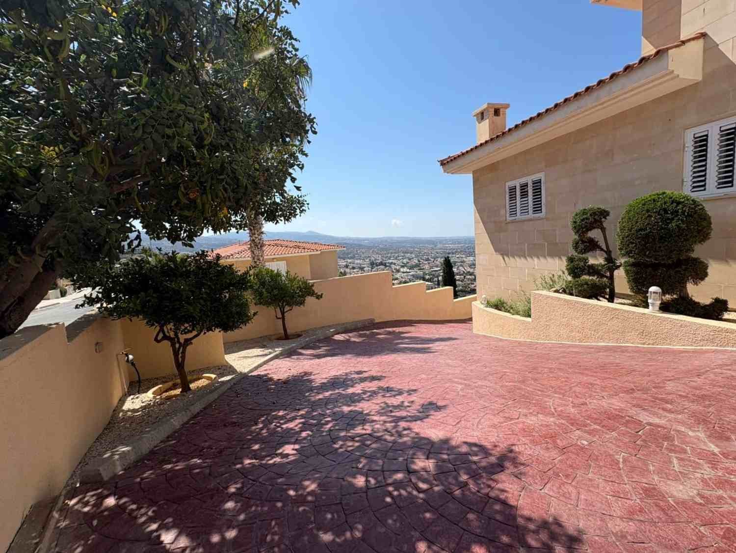4-Bedroom Villa with Panoramic Sea Views in Peyia